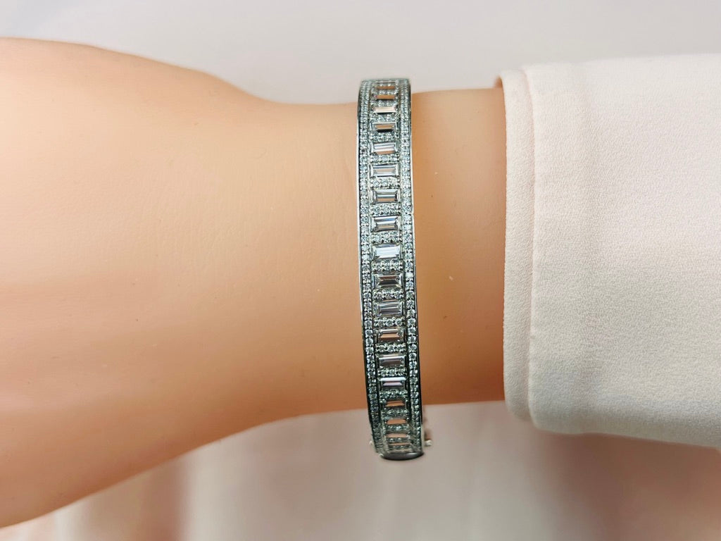 Sleek And Stylish Baguette Bangle