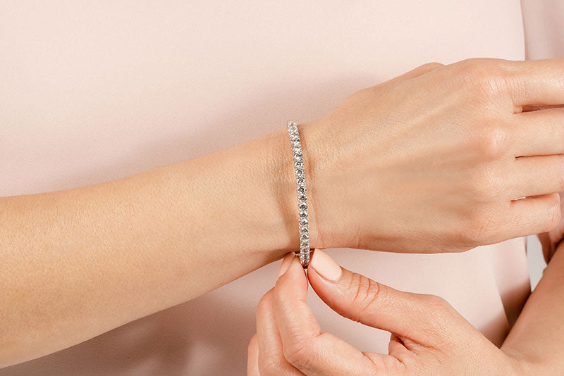 Soft Twist Four Prong Diamond Bangle